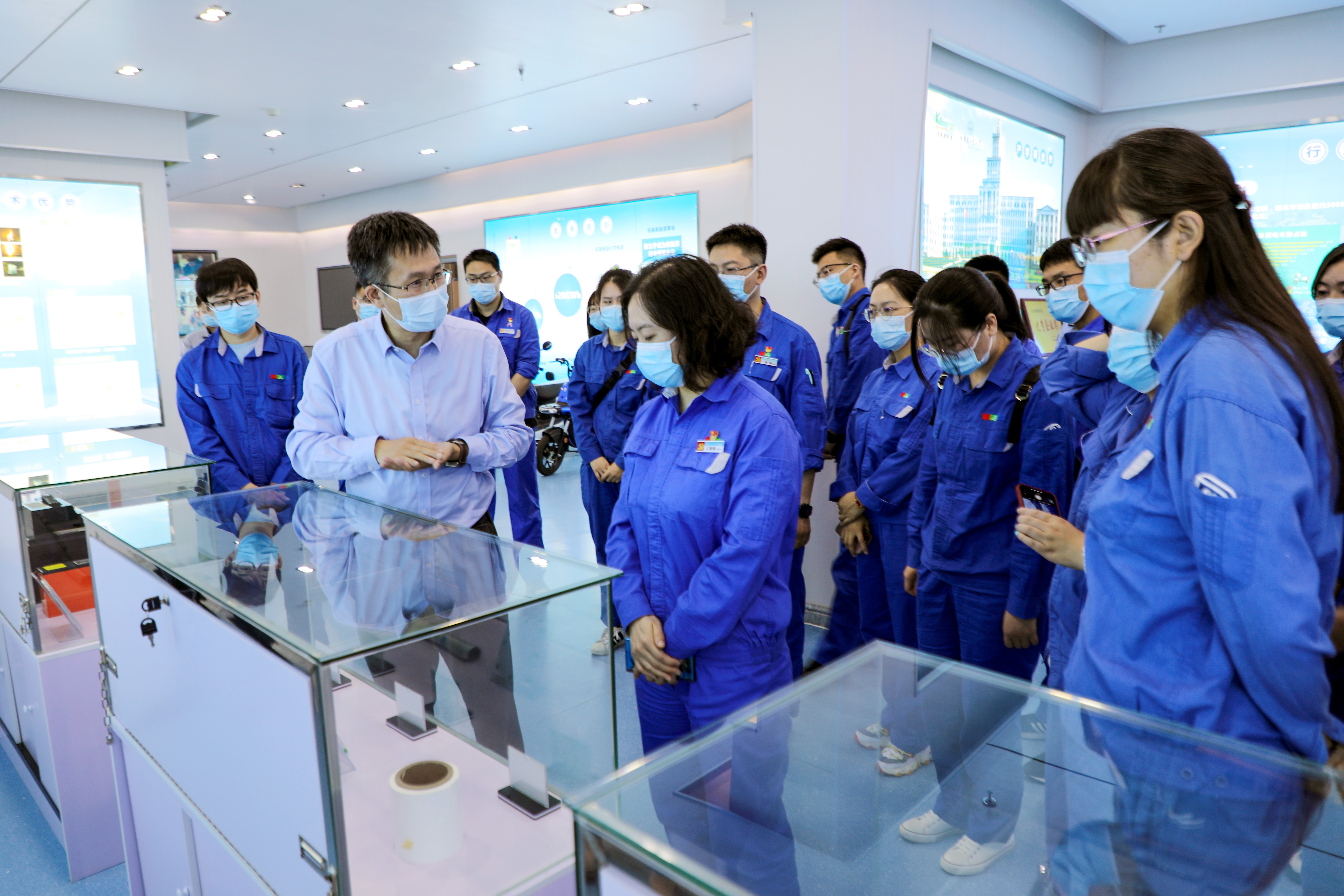 青春赛道 奋斗有光｜伟德国际1949开展青年员工座谈会
