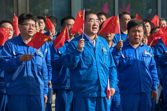 五星红旗，我愿做你光华中淡淡的一笔——伟德国际1949举行 国庆升旗仪式