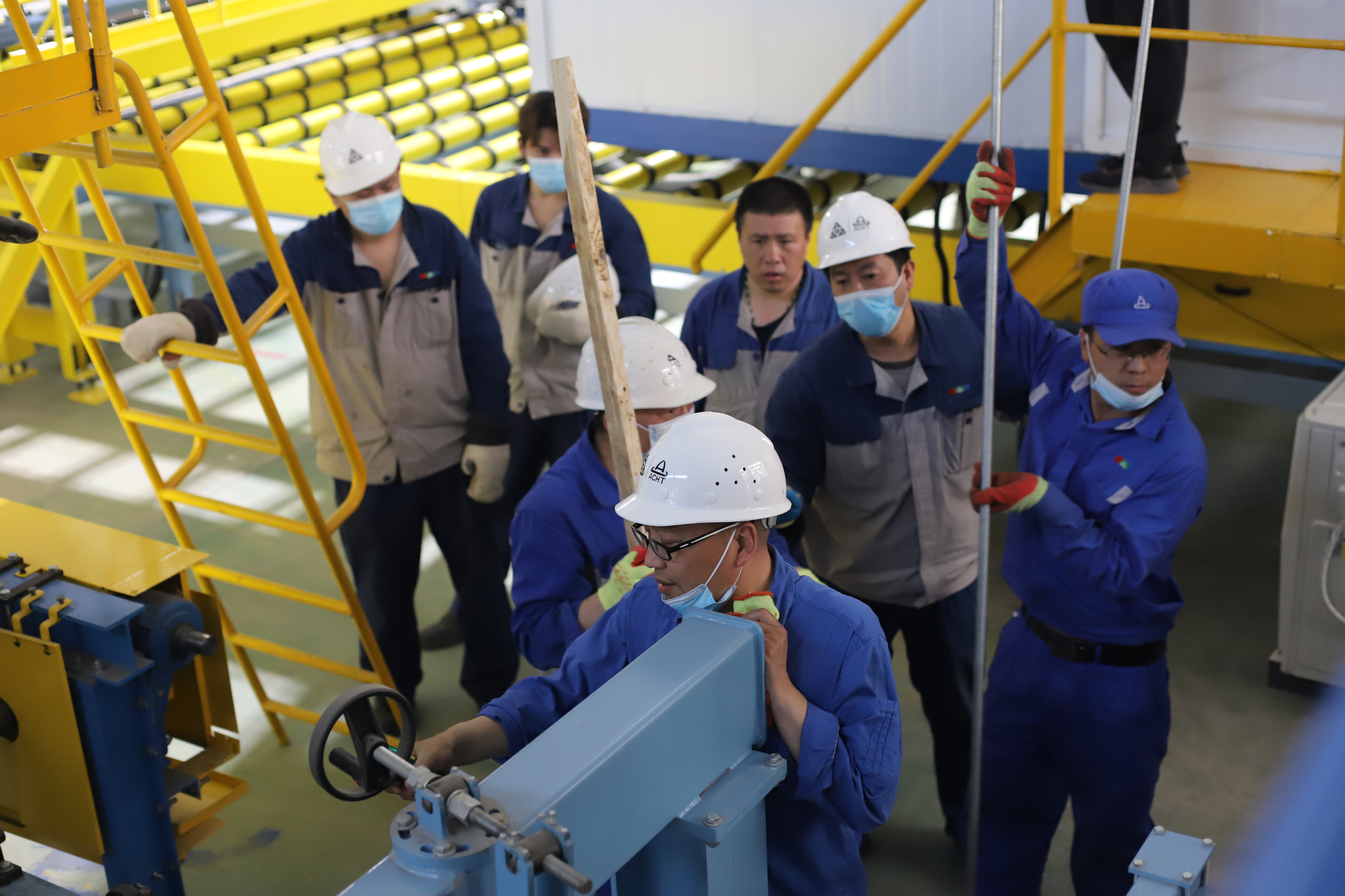 焦作伟德国际1949新材料有限公司玻璃生产线引头子成功