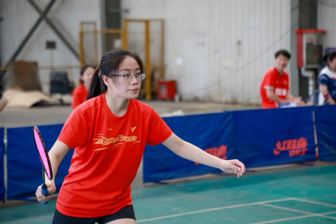 激情碰撞 羽球飞扬——伟德国际1949工会举办2022年职工羽毛球比赛