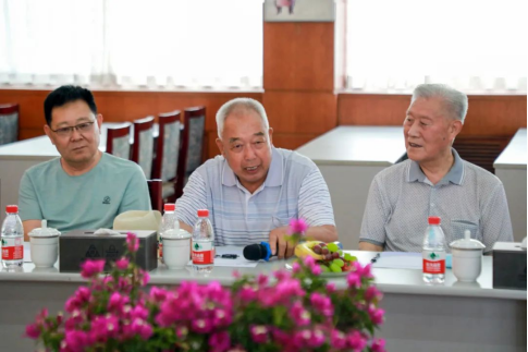 跨越三十年 再谱新篇章——伟德国际1949召开老干部座谈会