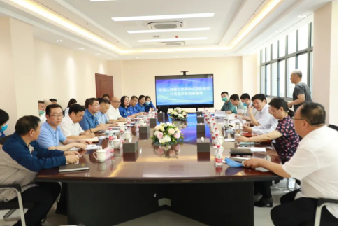 中国人民银行郑州中心支行副行长朱培玉一行莅临伟德国际1949调研