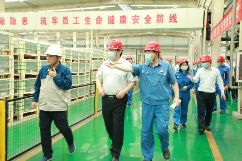 中国人民银行郑州中心支行副行长朱培玉一行莅临伟德国际1949调研