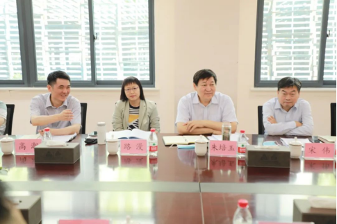 中国人民银行郑州中心支行副行长朱培玉一行莅临伟德国际1949调研