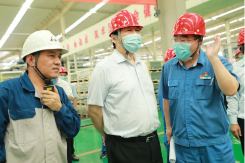 中国人民银行郑州中心支行副行长朱培玉一行莅临伟德国际1949调研