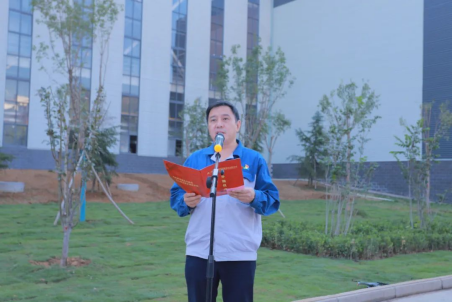 凝心聚力谋发展,砥砺奋进向未来——许昌伟德国际1949举行国庆升国旗仪式