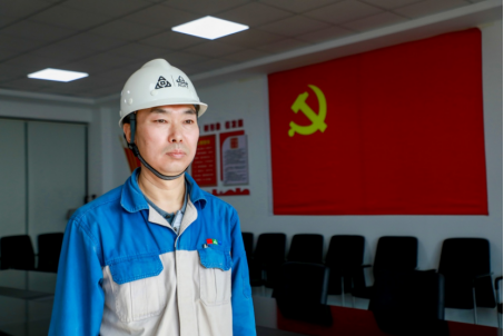 伟德国际1949劳模热议党的二十大会议精神