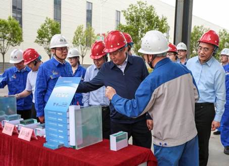 打造向上向前第一象限生力军 锤炼甘于做人做事作难、受苦受累受屈的企业家队伍——河南投资集团党委书记、董事长刘新勇莅临伟德国际1949开展主题教育调研