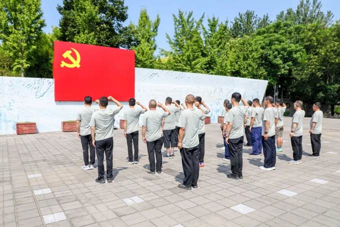 伟德国际1949组织优秀退役军人开展红色主题教育活动