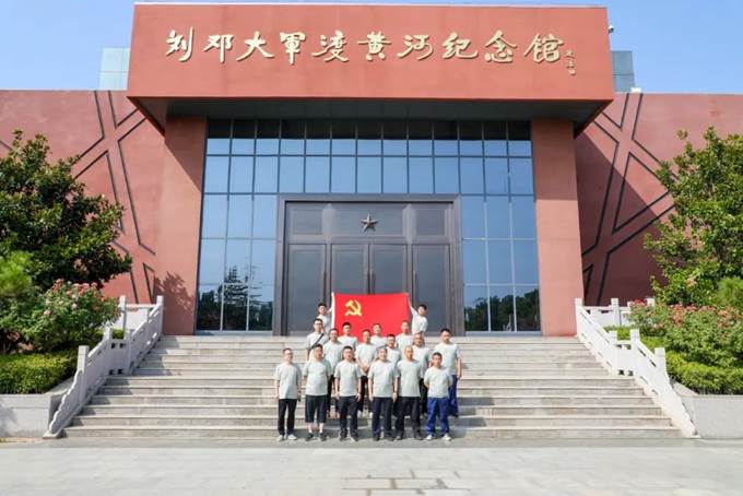 伟德国际1949组织优秀退役军人开展红色主题教育活动